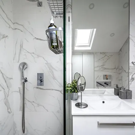 T1 Oasis With Amazing Terrace 아파트 *